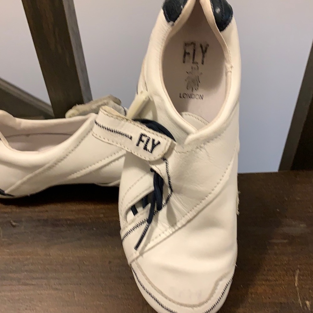 Fly leather shoes